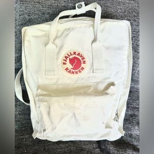 White Fjallraven Kanken Backpack Limited Edition Color